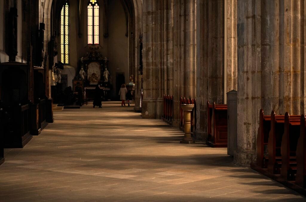 Liturgiczne kolory roku kościelnego – znaczenie i symbolika.